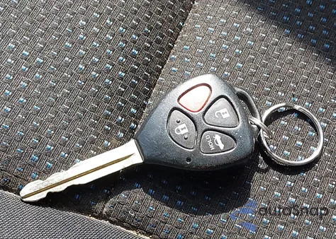 2010 Toyota Corolla S z USA, uszkodzony, nr VIN 2T1BU4EE5AC499958